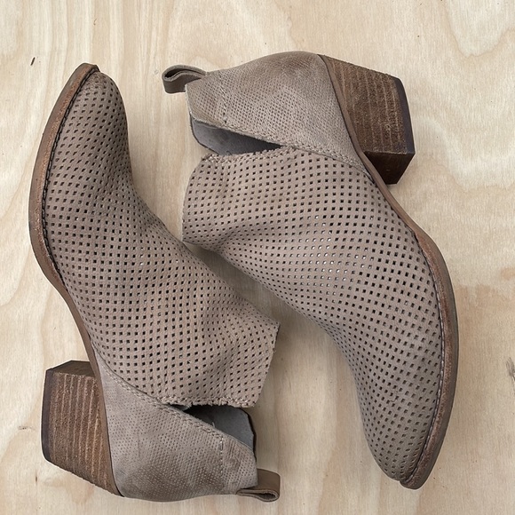DOLCE VITA Perforated Suede Almond Toe Booties size 5.5 - Picture 2 of 11